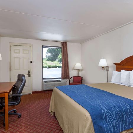 Days Inn By Wyndham Winston Salem North Екстер'єр фото