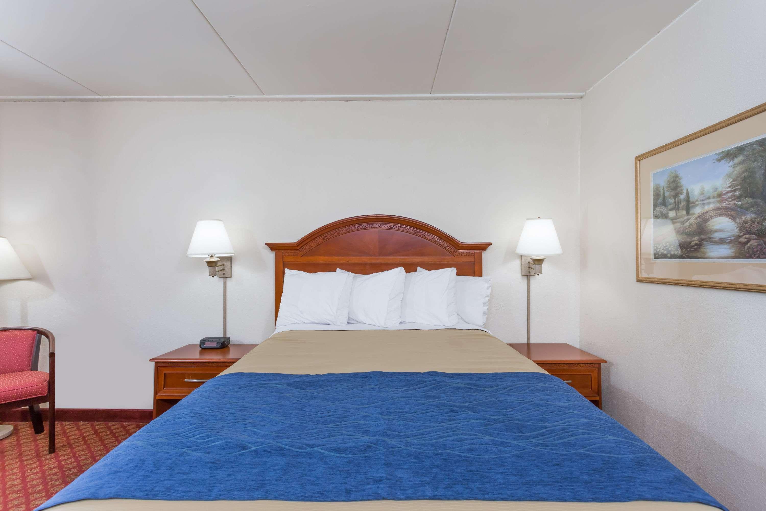 Days Inn By Wyndham Winston Salem North Екстер'єр фото