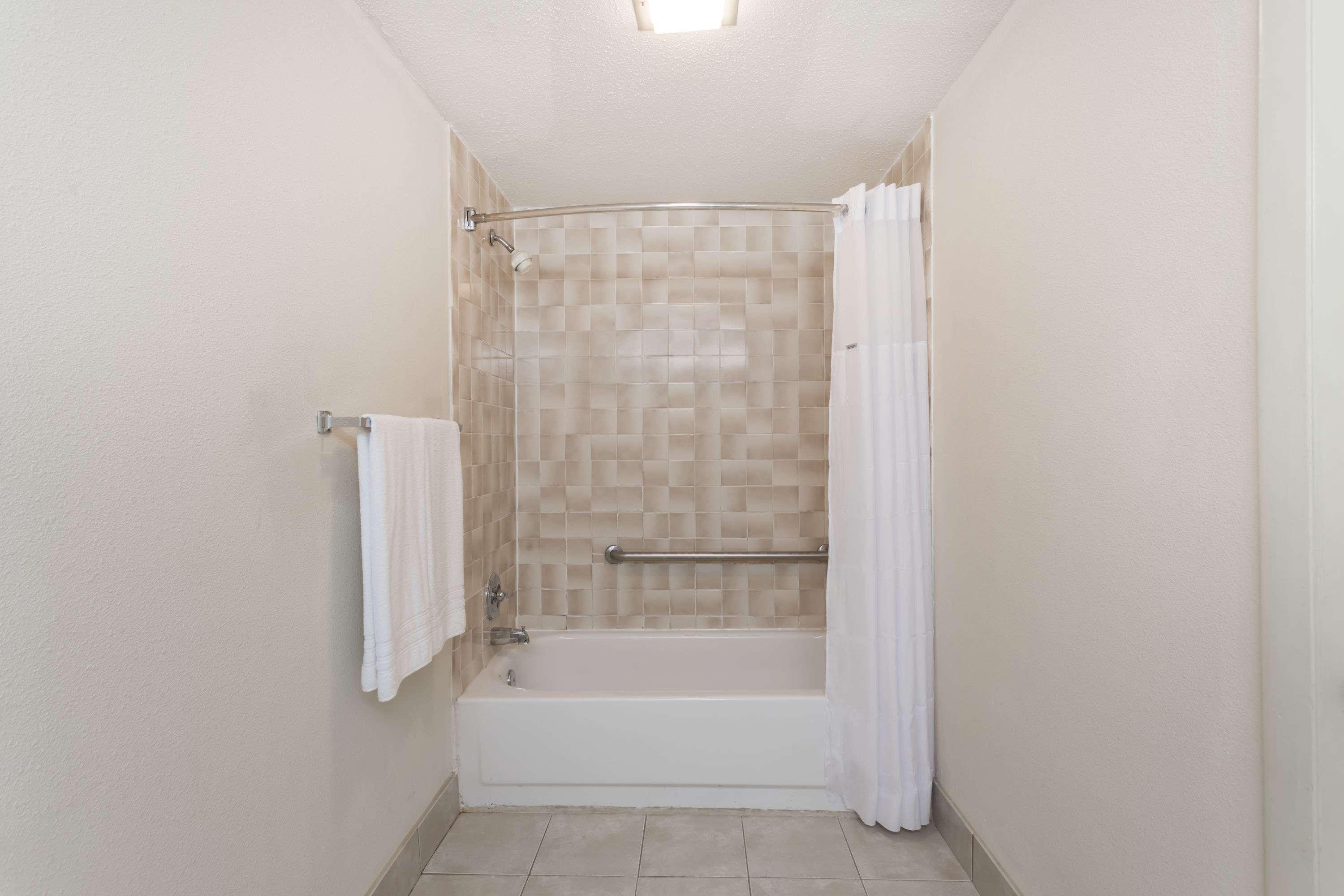Days Inn By Wyndham Winston Salem North Екстер'єр фото