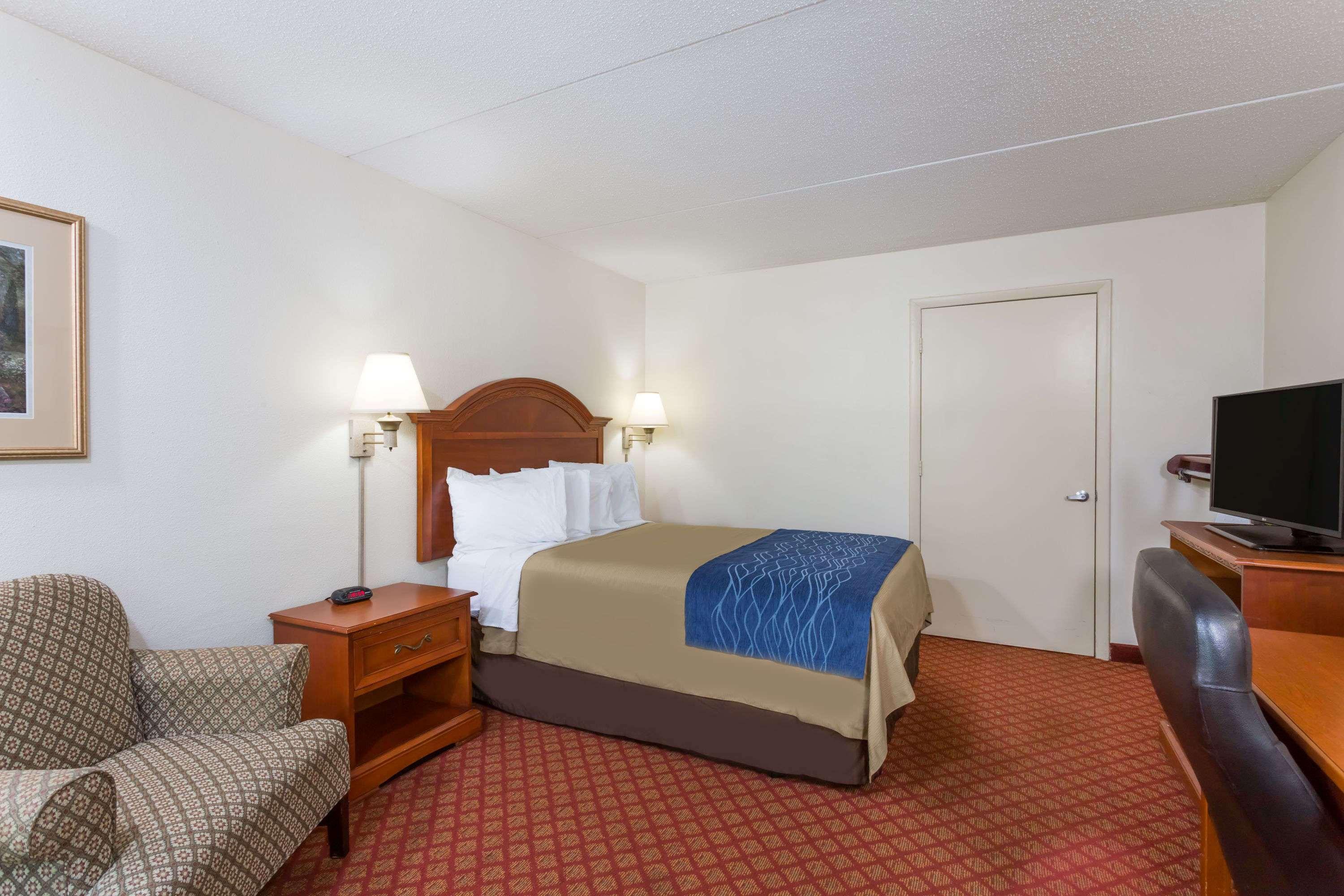 Days Inn By Wyndham Winston Salem North Екстер'єр фото