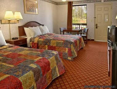 Days Inn By Wyndham Winston Salem North Екстер'єр фото